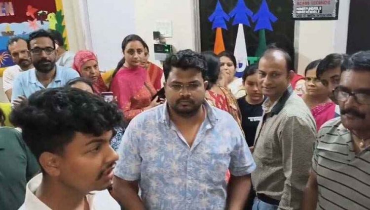 बच्चों को सीबीएसई पैटर्न पर कराई पढ़ाई, फीस वसूली के बाद छात्रों को छत्तीसगढ़ बोर्ड सीजी बोर्ड की परीक्षा में बैठाने का दबाव, अभिभावकों में आक्रोश