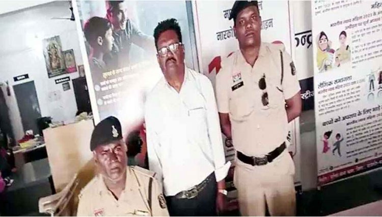 भागवत कथा आयोजन के बैनर को फाड़ने का आरोप, धार्मिक भावनाओं को ठेस पहुंचाने के आरोपी 71 वर्षीय बुजुर्ग राजेश को पुलिस ने किया गिरफ्तार