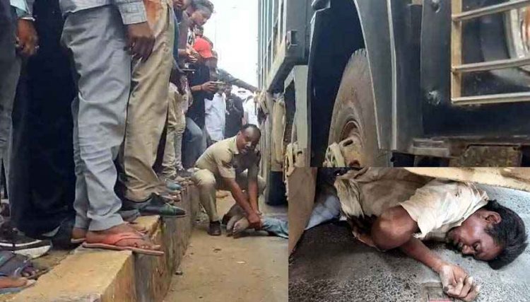 नवापारा में रफ्तार का कहर, रेत लदे हाईवा ने बाइक सवार को मारी टक्कर, मौके पर तोड़ा दम, 200 मीटर तक घसीटा शव, लगातार हादसों से क्षेत्र में दहशत