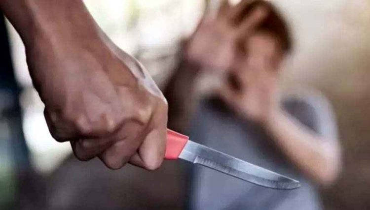 जन्मदिन पार्टी से लौट रहे युवकों पर अज्ञात बदमाशों ने किया चाकू से हमला, मोबाइल फोन छीनकर फरार, 3 गंभीर रूप से घायल, इलाके में दहशत का माहौल