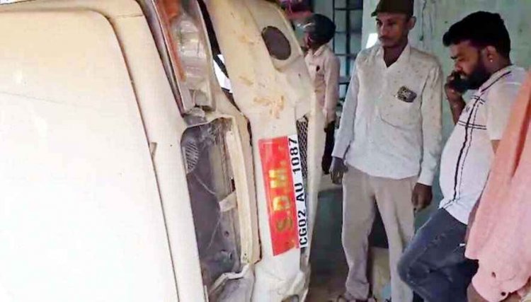 नशे में धूत बाइक सवार को बचाने के चक्कर में SDM की सरकारी बोलेरो दुर्घटनाग्रस्त, ड्राइवर और आरक्षक गंभीर रूप से घायल, एसडीएम को मामूली चोटें