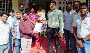 राजिम विधायक के “जूता-चप्पल” बयान पर भड़का तहसील पटवारी संघ छुरा, सुशासन तिहार के पूर्ण बहिष्कार का ऐलान, कलेक्टर के नाम SDM को सौंपा ज्ञापन