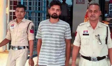 तेज रफ्तार ट्रक ने बाइक को मारी जोरदार टक्कर, दर्दनाक सड़क हादसे में दो युवकों की मौके पर ही मौत, ड्राइवर गिरफ्तार, गैर इरादतन हत्या के तहत कार्रवाई