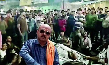 ज्वेलरी व्यापारी की हत्या, दिनदहाड़े गोलीबारी से दहला छत्तीसगढ़, पेंड्रा बंद, सड़क पर शव रखकर प्रदर्शन, पहले गिरफ्तारी बाद में होगा अंतिम संस्कार!