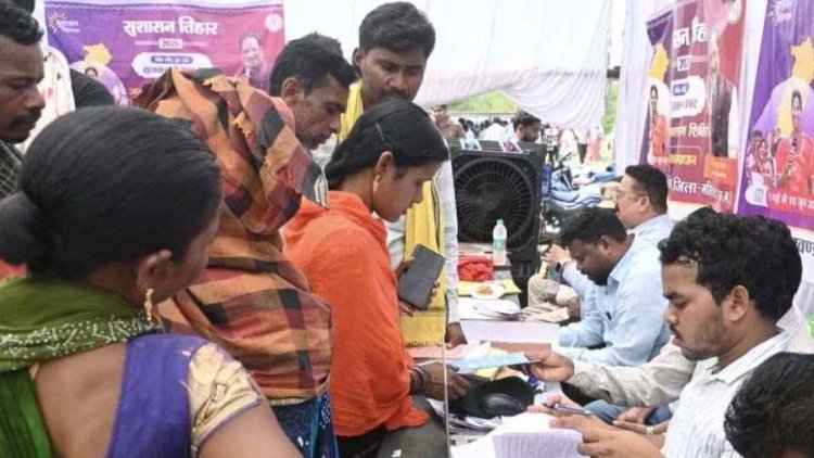 बेटी पैदा होते ही पिता ने अपनाने से किया इंकार, पत्नी को तलाक की धमकी, बच्चों की पहचान के लिए सुशासन तिहार में प्रशासन के दरवाजे पहुंची मां