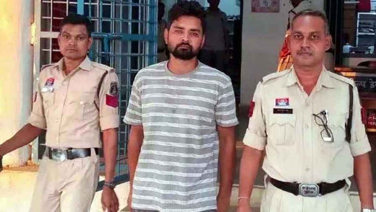 तेज रफ्तार ट्रक ने बाइक को मारी जोरदार टक्कर, दर्दनाक सड़क हादसे में दो युवकों की मौके पर ही मौत, ड्राइवर गिरफ्तार, गैर इरादतन हत्या के तहत कार्रवाई