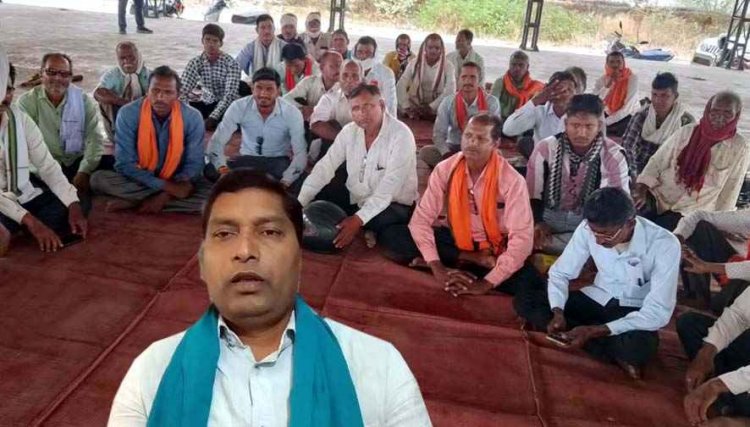 खाद समस्या एवं किसानों की विभिन्न समस्याओं पर हुई नाराज किसानों की बैठक, मुख्यमंत्री के नाम सुशासन तिहार नोडल अधिकारी को दिया ज्ञापन