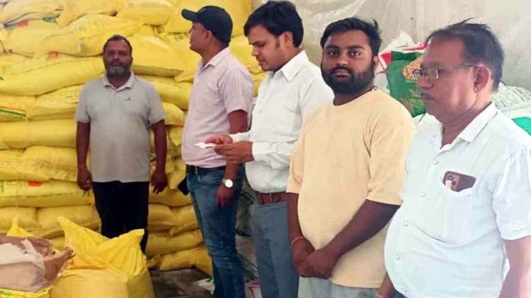 खाद की ब्लैक कमाई पर कृषि विभाग का व्हाइट छापा,गरियाबंद के 6 केंद्रों को मिला नियमों के उल्लंघन का प्रसाद, इधर हटाए गए वरिष्ठ कृषि अधिकारी