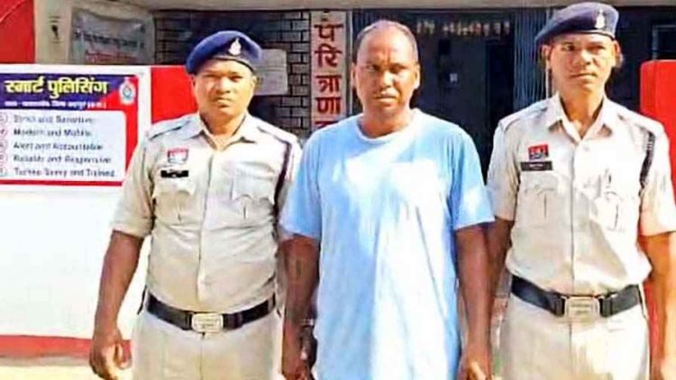 सरकारी स्कीम में फर्जीवाड़ा, फर्जी आय प्रमाण पत्र बनाकर बेटी को दिलाया योजना का लाभ, गरीब छात्रों का हक मारने वाला शिक्षक चमर साय गिरफ्तार