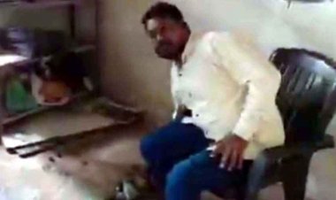 स्कूल संचालित होते ही शराब के नशे में शिक्षा विभाग के साथ-साथ छत्तीसगढ़ के राजस्व बढ़ाने में भी अपना योगदान दे रहे आदत से लाचार गुरुजी