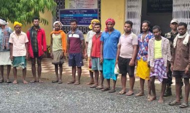 छत्तीसगढ़ में गौ वंश की हत्या कर मांस पकाकर खाने वालों पर पुलिस की बड़ी कार्यवाही, पका हुआ गोश्त, खाल, पैर, पूंछ के टुकड़े और हथियार जप्त