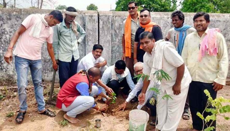 राजिम विधायक रोहित साहू के जन्मदिवस पर सिन्हा समाज भवन में टीना शेड निर्माण हेतु भूमि पूजन, पितईबंद में वृक्षारोपण एवं हर्षोल्लास कार्यक्रम सम्पन्न