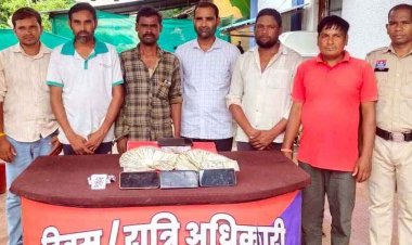 52 परियों की सजी महफिल में राजिम पुलिस की एंट्री, लाखों का जुआ खेल रहे 6 जुआरी रंगे हाथ गिरफ्तार, मोबाइल-ताश की गड्डी समेत नगद जब्त
