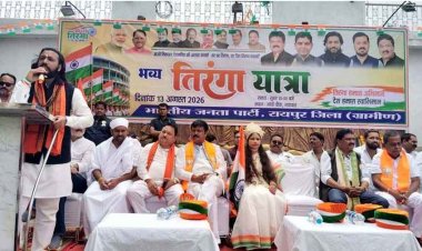 तिरंगे के रंग में रंगा नवापारा: भव्य तिरंगा यात्रा में शामिल हुए मंत्री और विधायक समेत जनप्रतिनिधि और सैकड़ों नागरिक, सड़कों पर उमड़ा जनसैलाब
