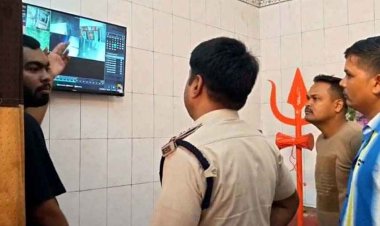 आधी रात पीछे के रास्ते काली मंदिर में घुसे दो चोर, दानपेटी तोड़कर सोने-चांदी के जेवर पार, CCTV से छेड़छाड़ की कोशिश, फिर भी कैमरे में कैद हुए आरोपी