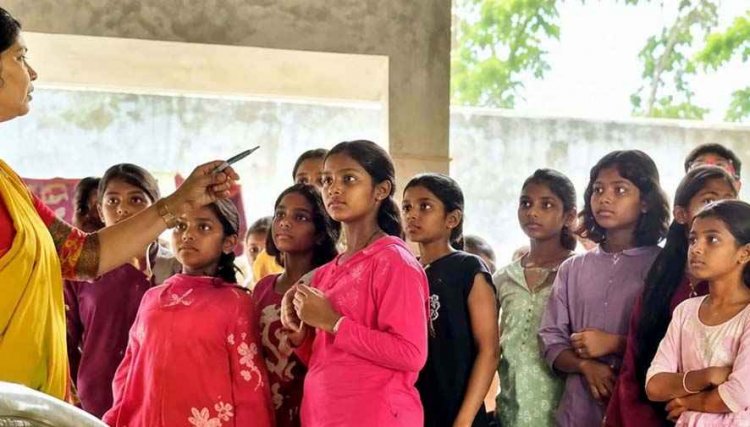 गर्ल्स हॉस्टल में गंभीर आरोप, गार्ड पर बालिका छात्रावास की छात्राओं से वर्दी धुलवाने और मालिश कराने की शिकायत, जांच के बाद होगी कार्यवाही
