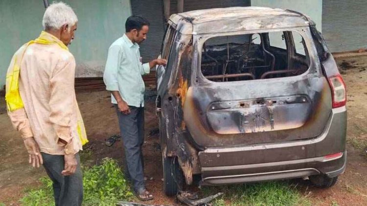 घर के सामने खड़ी पत्रकार की कार में आधी रात आगजनी,  वाहन जलकर राख, सुरक्षा पर उठे सवाल, जांच में जुटी पुलिस, जतमई मार्ग की सुरक्षा पर उठे सवाल