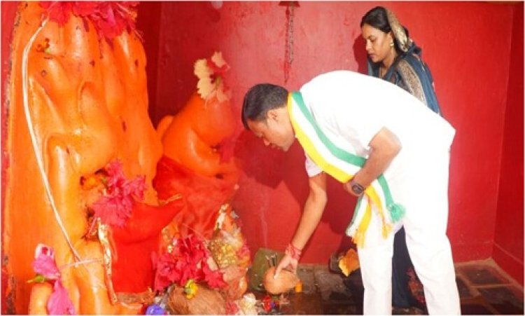 CG News : विधानसभा प्रत्याशी दीपक बैज मतदान से पहले प्राचीन हनुमान मंदिर पहुंचकर की पूजा-अर्चना
