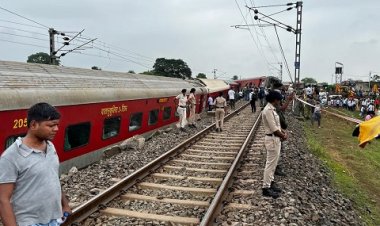 Jharkhand Train Accident: 30 घंटे बाद भी हावड़ा-मुंबई रेल मार्ग नहीं हुआ शुरू, 44 ट्रेनें रद्द