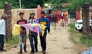 छत्तीसगढ़ में सरकारी अस्पताल में खून की जांच नहीं, मलेरिया से एक और बच्चे की संदिग्ध मौत, पीएचसी में शव रखकर प्रदर्शन