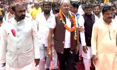 सांसद बृजमोहन अग्रवाल ने पुलिस परेड ग्राउंड में किया ध्वजारोहण, नपा अध्यक्ष गफ्फू मेमन ने किया राज शाही स्वागत