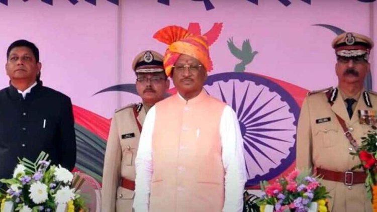 CM साय ने पुलिस परेड ग्राउंड में किया ध्वजारोहण, 46 पुलिस अधिकारियों और जवानों को पुलिस पदकों से किया सम्मानित