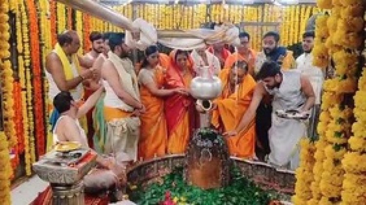 मुख्यमंत्री विष्णुदेव साय ने उज्जैन में सपरिवार महाकाल का किया दर्शन, रक्षाबंधन पर्व की दी बधाई, कहा -यह पर्व भाई-बहन के पवित्र रिश्ते को और मजबूत बनाता है