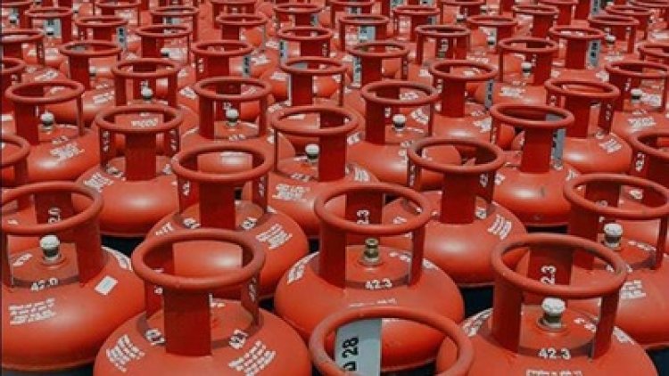 गरियाबंद जिले में गैस सिलेंडर के अवैध भंडारण और विक्रय पर खाद्य निरीक्षक ने की तीन डीलरों के खिलाफ कार्यवाही, लगाया जुर्माना