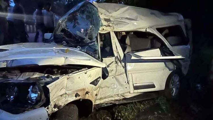 तेज रफ्तार स्कॉर्पियो अनियंत्रित होकर पेड़ से टकराई, ड्राइवर समेत दो की मौत, 2 गंभीर रुप से घायल, जांच में जुटी पुलिस