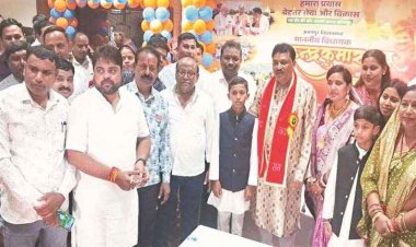 धूमधाम से मनाया गया अभनपुर विधायक इंद्र कुमार साहू का जन्मदिन, बधाई देने वालों का लगा तांता, लड्डू से तौलकर किया सम्मानित