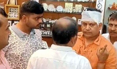 ज्वेलरी शॉप में दिनदहाड़े 5 करोड़ की लूट, संचालक पर कट्टे की बट से हमला कर 15 मिनट में 8 किलो सोना लेकर तीन लुटेरे फरार, इलाके में दहशत का माहौल