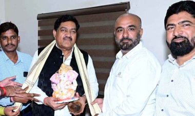 नपा अध्यक्ष गफ्फू मेमन ने किया प्रभारी मंत्री दयालदास बघेल का भव्य स्वागत, नगर के विकास के लिए हर संभव मदद करने का मिला आश्वासन