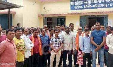 सरकारी जमीन पर अवैध कब्जा पर कार्रवाही नहीं होने से गुस्साए सैकड़ों ग्रामवासी SDM कार्यालय पहुंचकर की शिकायत