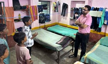 सैकड़ों स्कूलों में शिक्षक ही नहीं, कई टीचर नदारद, नोटिस जारी, बच्चे बरामदे में पढ़ने को मजबूर, प्राचार्य एक्का को हटाने पालको ने की मांग