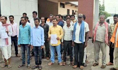 सरपंच, सचिव और रोजगार सहायकके खिलाफ लगा फर्जी बिल लगा लाखों रुपए की बंदरबाट का आरोप, कलेक्टर जनदर्शन में शिकायत करने पहुंचे ग्रामीण