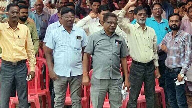 कांकेर, घरघोड़ा, बीजापुर, राजनांदगांव के छत्तीसगढ़ कर्मचारी अधिकारी फेडरेशन ने किया कलम-बंद काम-बंद धरना प्रदर्शन, CM साय के नाम सौंपा ज्ञापन