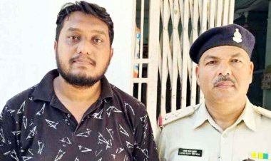 आरक्षक की नौकरी दिलाने के नाम पर 16 लाख की ठगी, पुलिस ने इनामी फरार आरोपी आकाश चन्द्राकर को श्यामनगर से किया गिरफ्तार