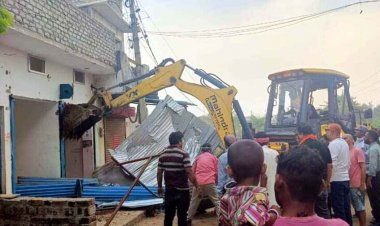 11 एकड़ सरकारी जमीन पर निगम का चला बुलडोजर, तोड़े अवैध मकान व दुकान, होगी FIR, निगम कमिश्नर और SDM ने लिया जायजा