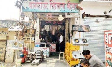 खाद्य विभाग की टीम ने की छापेमारी, घरेलू गैस सिलेंडरों के दुरुपयोग के आरोप में श्रीयाम ट्रेडर्स, बलदाऊ किचन केयर से 11 घरेलू सिलेंडर जप्त