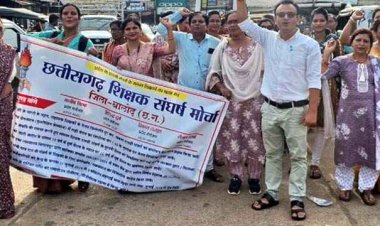 मोदी की गारंटी को लागू करने की मांग कर रहे शिक्षक, 5 सूत्रीय मांगों को लेकर 1 लाख 80 हजार शिक्षकों ने हड़ताल कर किया प्रदर्शन, स्कूलों में पढ़ाई ठप