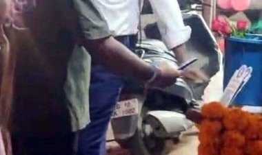 ट्रैफिक जवान की ऑनलाइन रिश्वतखोरी का वीडियो वायरल, एसपी ने दिया सस्पेंड का निर्देश, दिन-रात की ड्यूटी कर महीने भर में लाखों की कमाई!