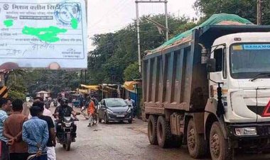 दो सौ रुपए की पर्ची कटाकर शहर में दनदनाते घूम रही रेत लदी गाड़ियां, लोगों ने हाइवा रोककर मचाया हंगामा, हंगामे के बाद हुई गाड़ी जब्ती की कार्यवाही