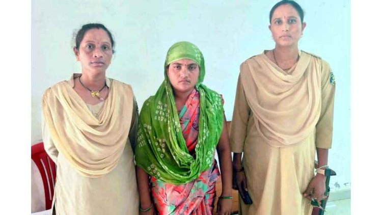 चर्चित सेक्स स्कैंडल मामले में कार्रवाई, हनी ट्रैप केस में हीराकली चतुर्वेदी गिरफ्तार, कॉल गर्ल दुर्गा टंडन के साथ ग्राहक लाने का करती थी काम