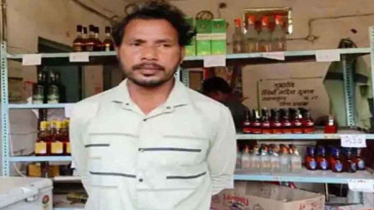 जिला आबकारी अधिकारी मोहित जायसवाल सस्पेंड, दो दुकानों में ज्यादा कीमत पर बेची जा रही शराब, दुकानों में मिली अव्यवस्था