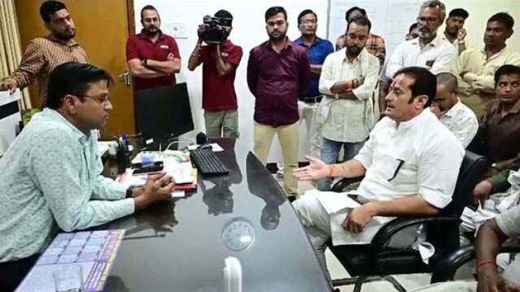 विकास उपाध्याय ने कांग्रेसी कार्यकर्ताओं के साथ डीएफओ कार्यालय में किया घेराव, 167 लोगों को दिलाना चाहते है फांसी की सजा -भूपेश बघेल