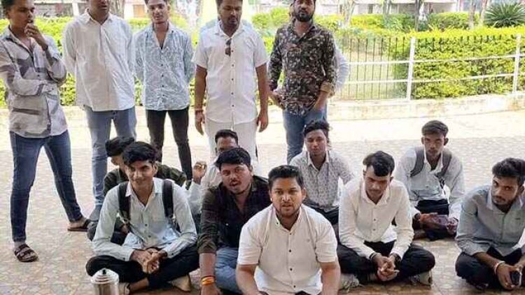 जबरन छात्र-छात्राओं को भाजपा की सदयस्ता दिलवाने के खिलाफ NSUI का प्रदर्शन, कार्यवाही नहीं होने पर प्राचार्य को सौपेंगे बीजेपी का गमछा -शितेष चंद्रवंशी