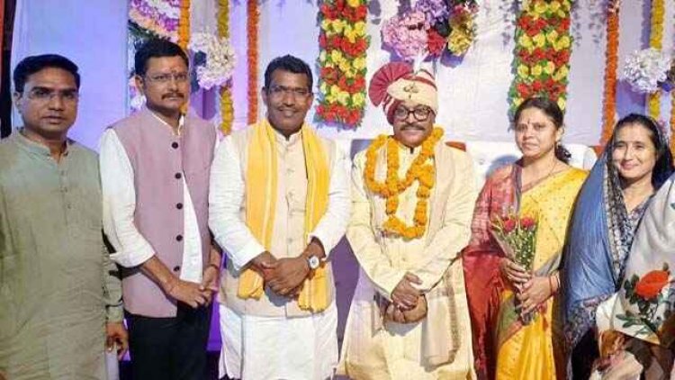 फिंगेश्वर राजशाही दशहरा में उमड़ा जनसैलाब, झांकियों का रहा विशेष आकर्षण, मुख्यमंत्री के दामाद, MLA, पूर्व विधायक हुए शामिल