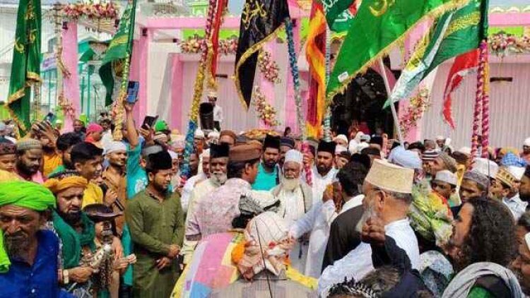 आज मनाया जाएगा जश्ने छत्तीसगढ़, लुतरा शरीफ में परचम कुशाई के साथ हुआ उर्स का आगाज, मांगी गई मुल्क के अमन की दुआ, देश-प्रदेश से पहुंचे जायरीन