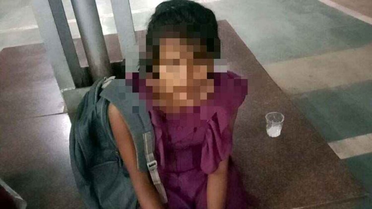 पारिवारिक विवाद से नाराज हुई नाबालिग लड़की, ट्रेन के सामने कूदकर खुदकुशी करने से पहले पहुंच गई डायल 112 की टीम, SP ने किया पुरस्कृत