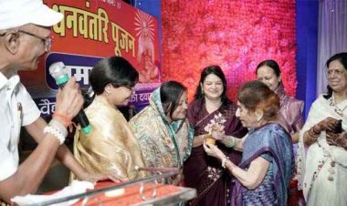 नाड़ी वैद्य भंवरलाल जैन दवाखाना में धूमधाम से मनाई गई चिकित्सा विज्ञान के पितामह भगवान धनवन्तरी  की जयंती, आयोजन का 44वां वर्ष संपन्न